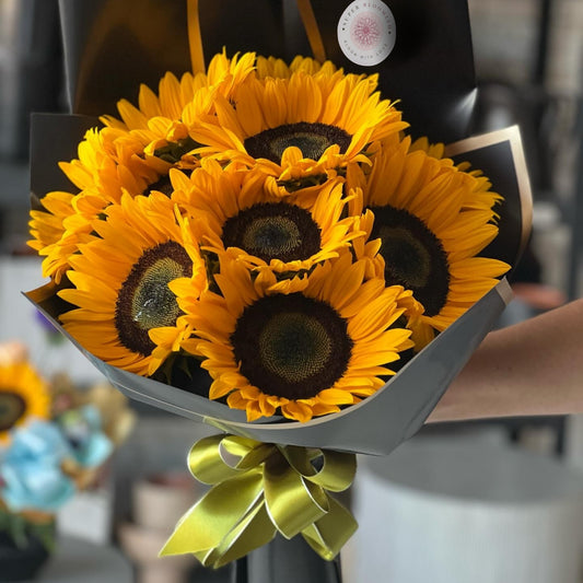 A cheerful and vibrant bouquet of 15 sunflower stems, each bloom radiating warmth and happiness. Perfect for spreading joy and brightening any room, this arrangement brings the beauty of summer’s golden rays into any space.